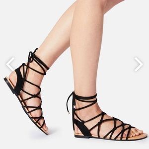 Strappy black sandals 💕